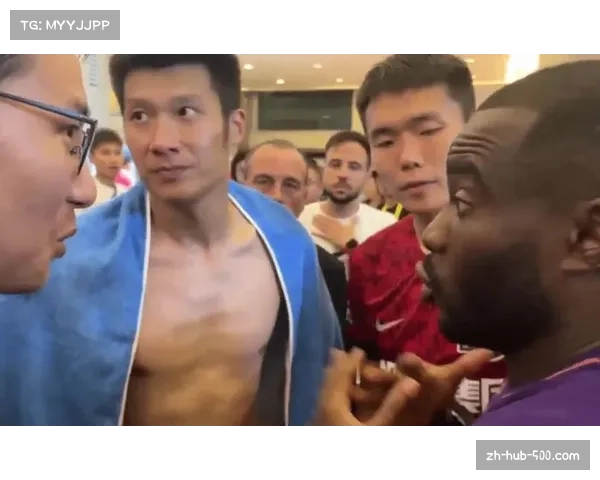 阿奇姆彭赛场遭遇疑似歧视行为,成都球迷举动成焦点